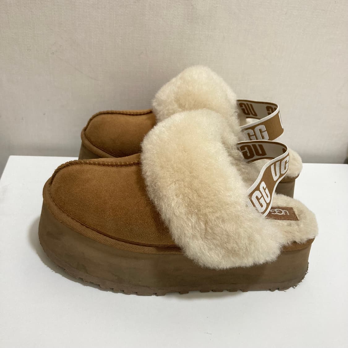 정품) UGG 어그 털 슬리퍼 240 상품이미지3