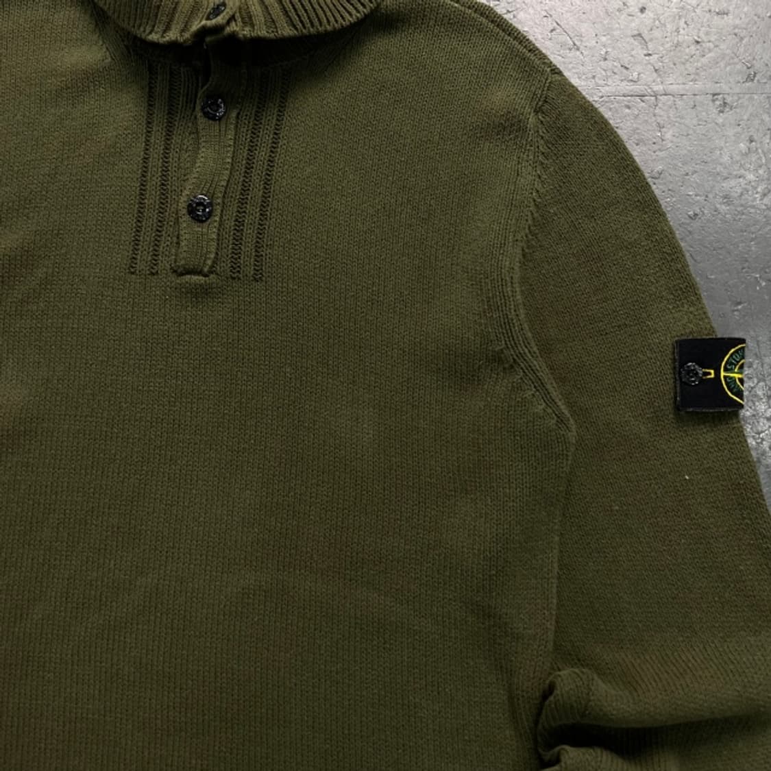 100 스톤아릴랜드 와펜 반버튼 니트  상품이미지2