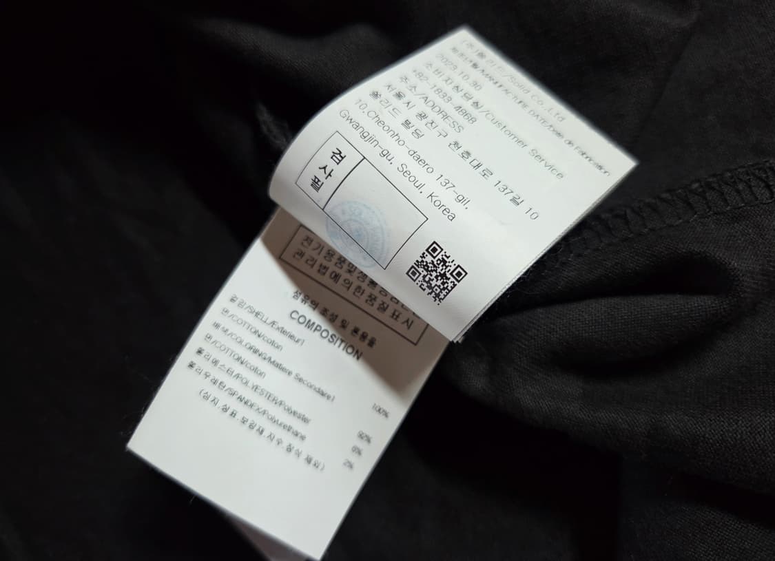 우영미 백로고 다크 그레이 반팔 티셔츠
 상품이미지8