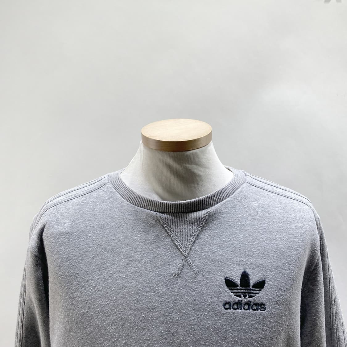 아디다스 남성기모맨투맨 그레이 95 상품이미지2