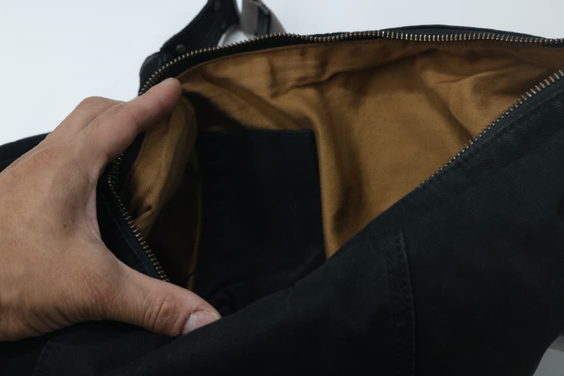 디젤 아카이브 하프문 숄더백 상품이미지9