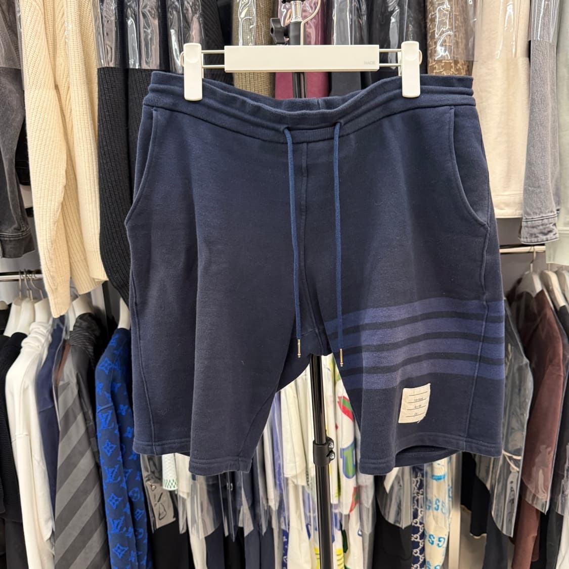 [리오브전포점] 톰브라운 사선 루프백 스웻 반바지 상품이미지1