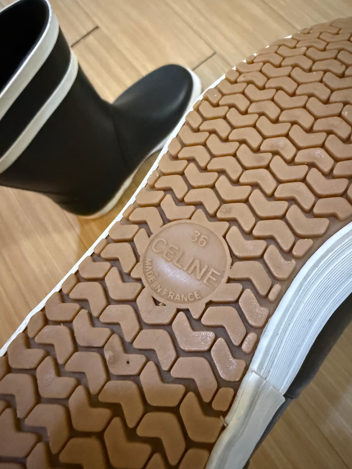 셀린느 레인부츠 판매합니다. 상품이미지5