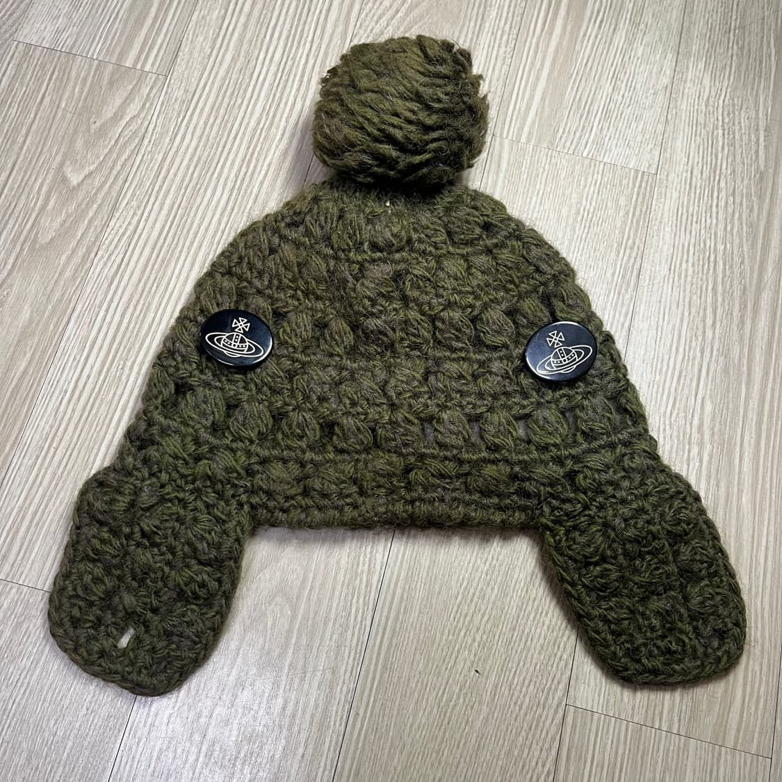 비비안웨스트우드 로고 버튼 방울 비니 상품이미지2