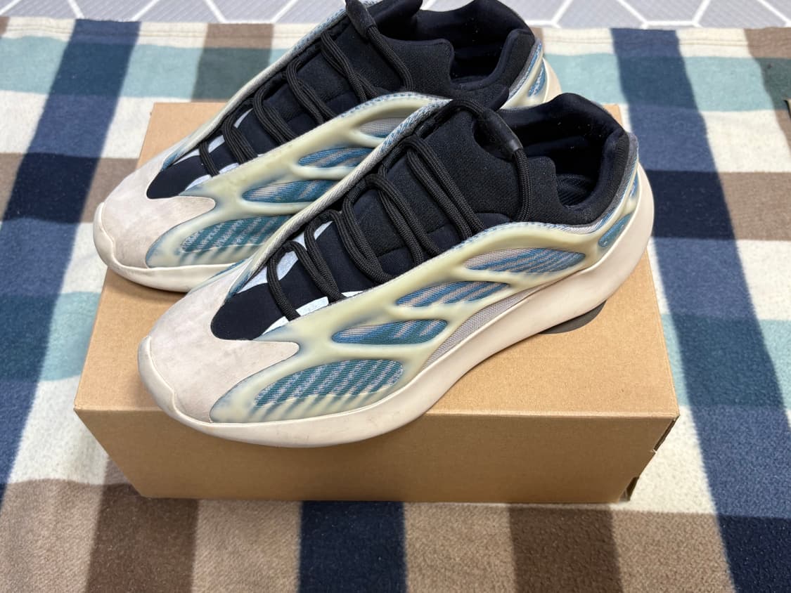 아디다스 이지 700 V3 카이아나이트 270 상품이미지1