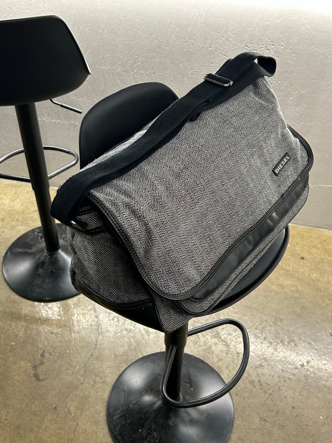 디젤 헤링본 메신저백 크로스백 상품이미지4