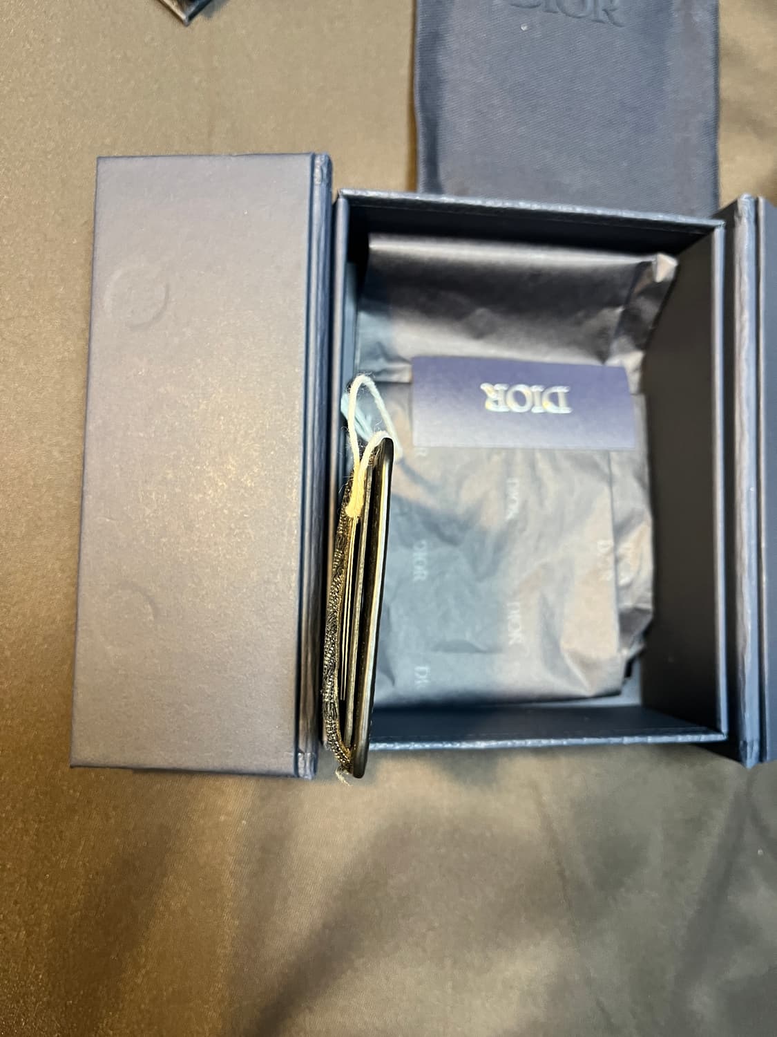 디올 새들 마그네틱 카드 홀더 그레인드 카프스킨 디올 오블리크 블랙 상품이미지9
