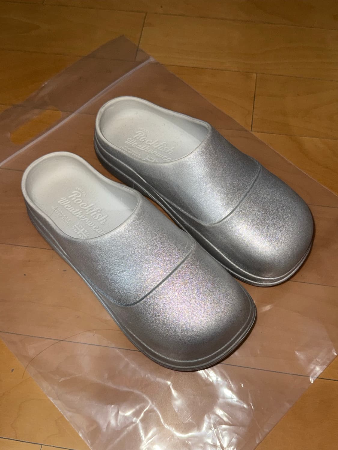 락피쉬웨더웨어 헤이든 글로시 클로그 슬리퍼 실버 240 상품이미지1