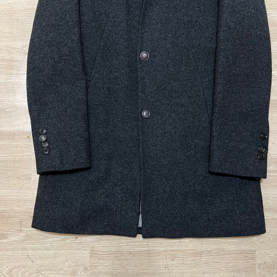 지이크 퀼팅 안감 양가죽 배색 싱글 브레스티드 코트 [차콜] L/100 상품이미지3