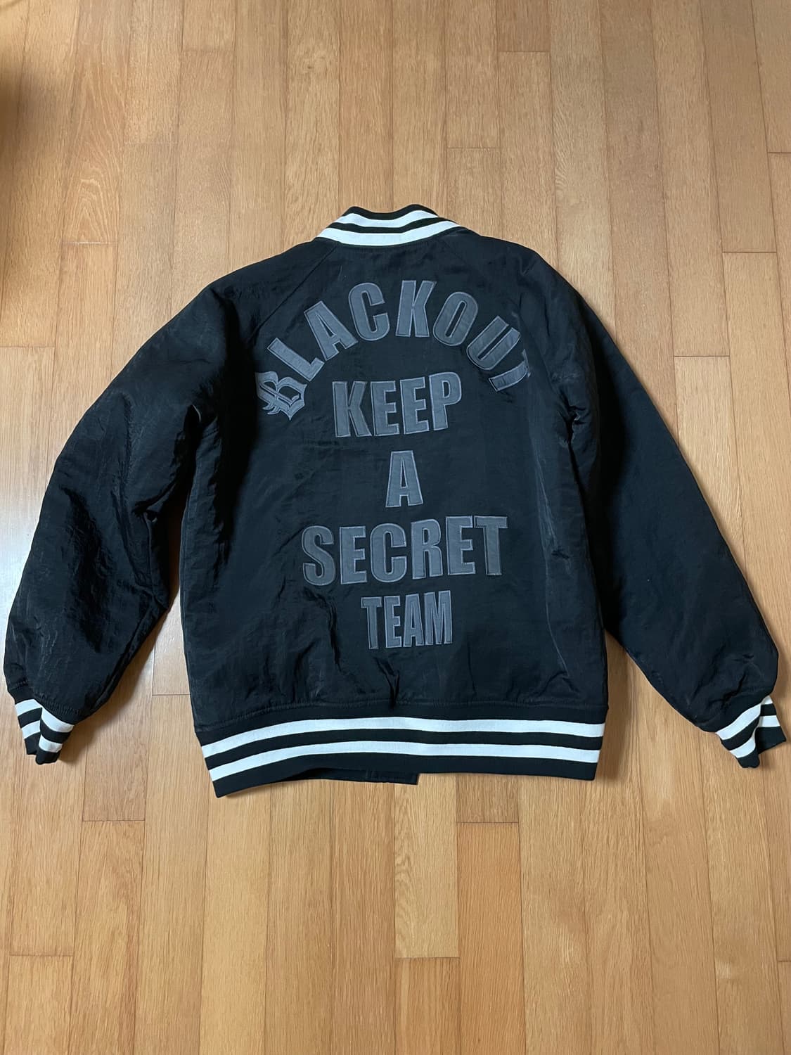 블랙아웃 스타디움 자켓 블랙 m사이즈 상품이미지2