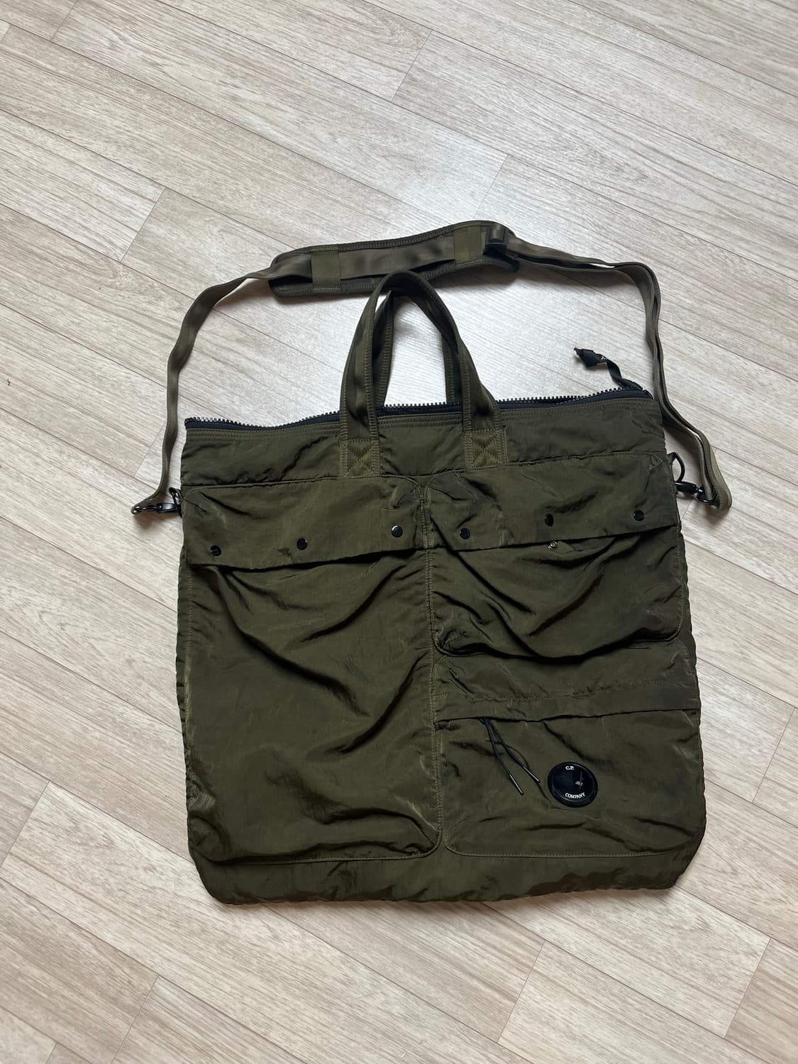 cp컴퍼니 나일론 토트백 상품이미지1