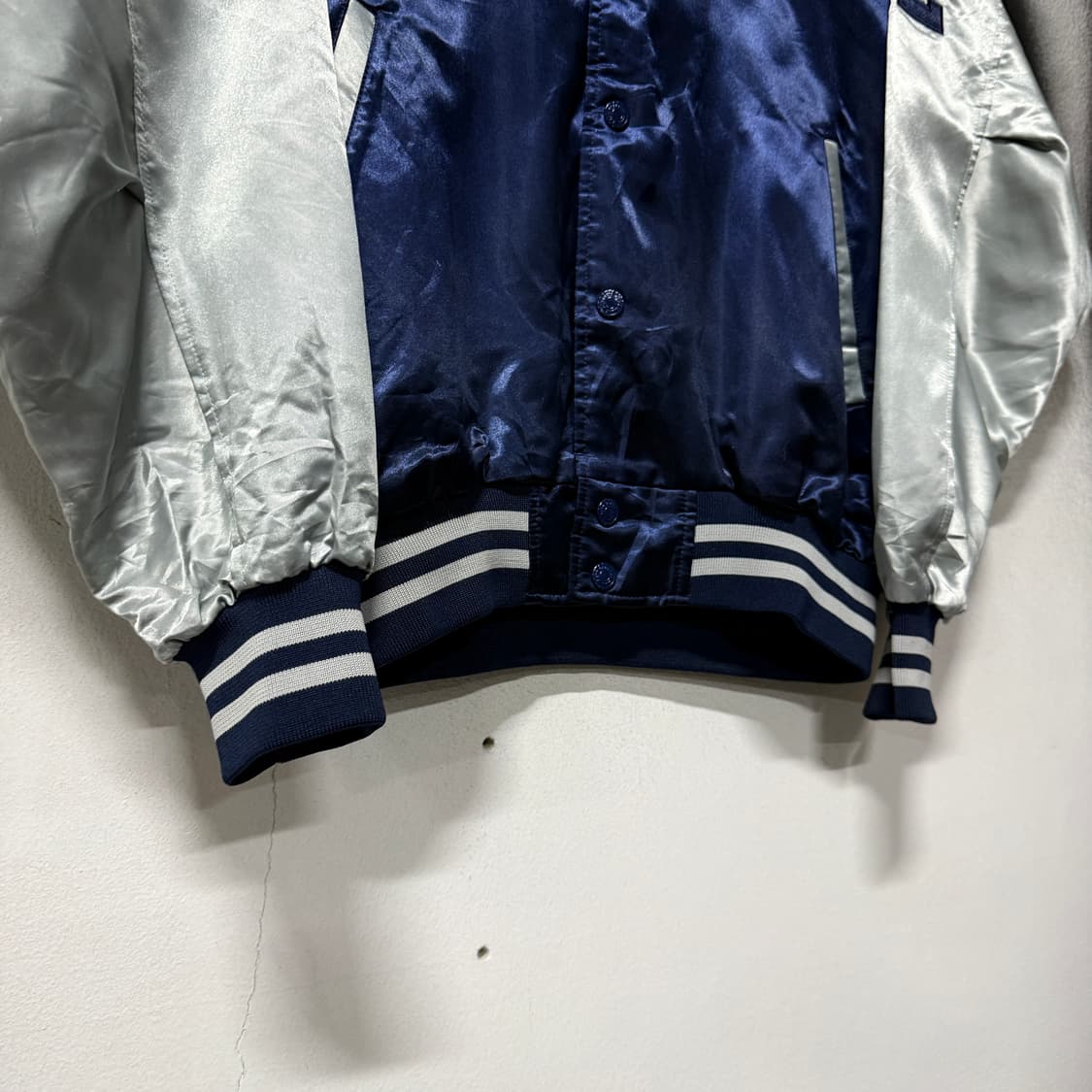 Zett 올드스쿨 자수 디테일 배색 사틴 바시티 베이스볼 자켓 상품이미지5