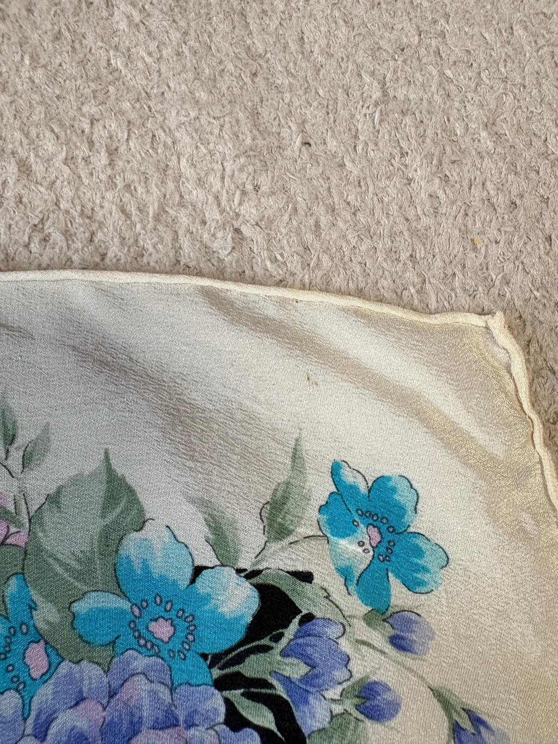 [정품] 입생로랑(YSL) 빈티지 플라워 쁘띠 스카프 상품이미지7