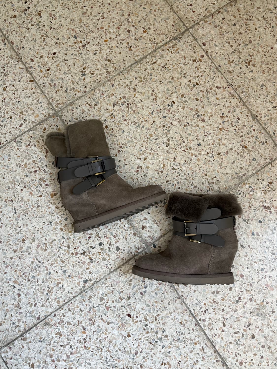 [36] Ash 아쉬 퍼 트리밍 투웨이 버클 부츠힐(착용샷O) 상품이미지1