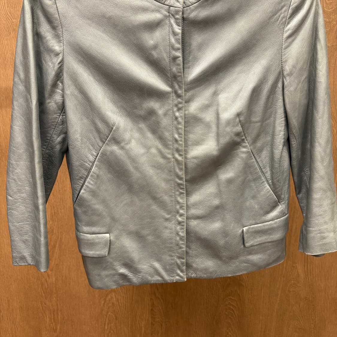 캘빈클라인 레더 자켓 밴드 카라 지퍼 여밈 디테일 실버 상품이미지4