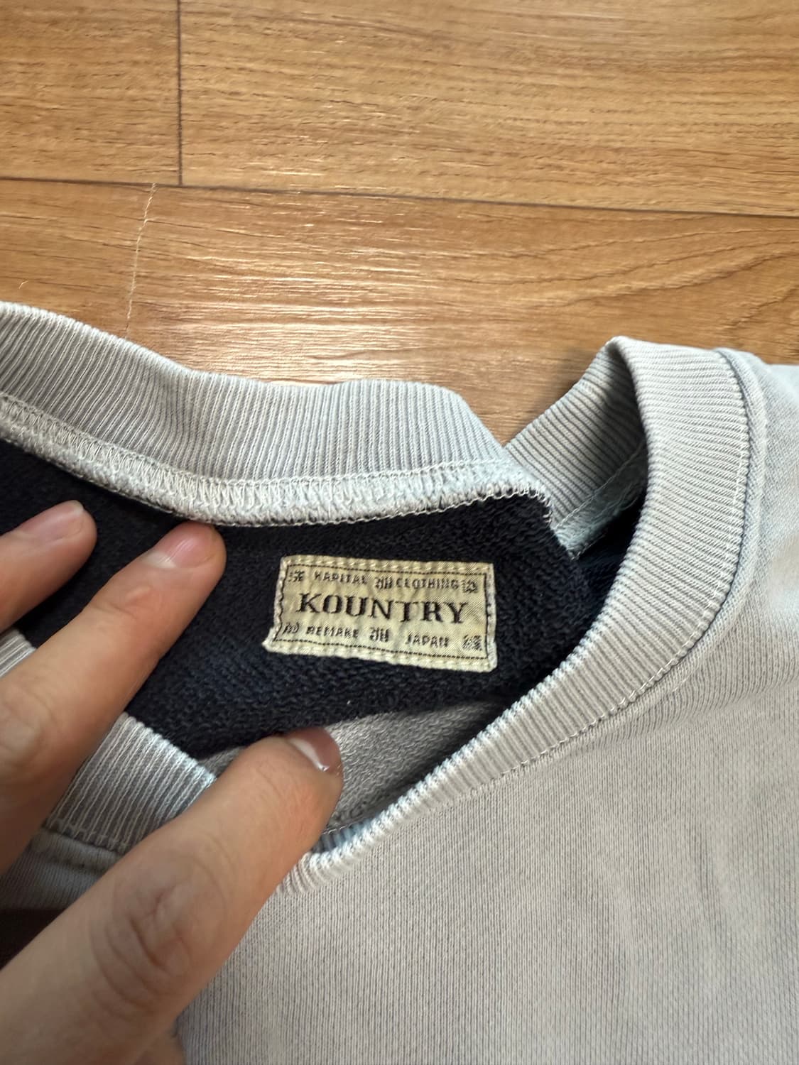 캐피탈 투톤 빅플리스 스웻셔츠 팝니다. 상품이미지4