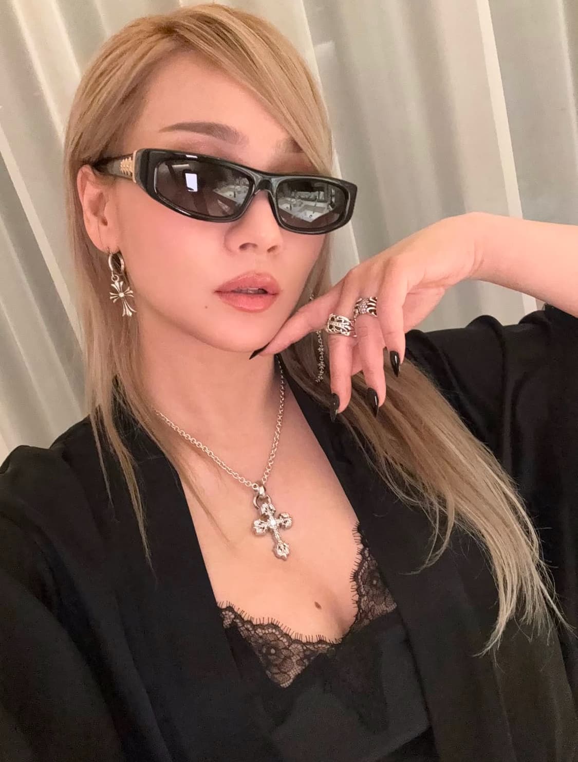 크롬하츠 타이니 크로스 귀걸이 상품이미지5
