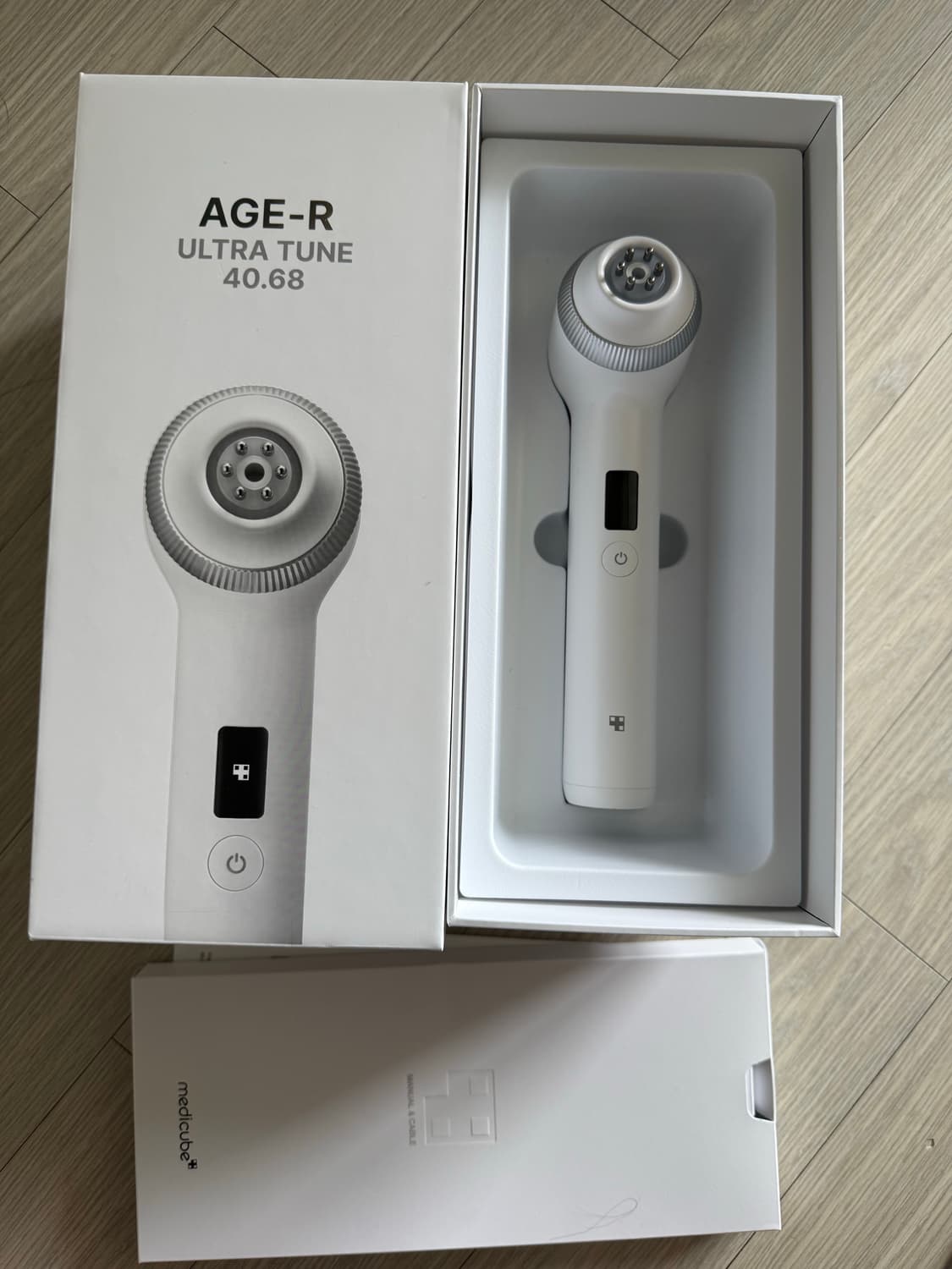 메디큐브 에이지알 울트라튠 상품이미지1