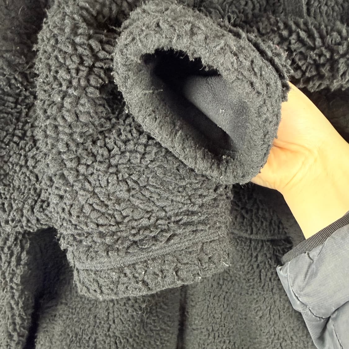 (110) 내셔널지오그래픽 양털 플리스 후드집업 블랙 상품이미지4