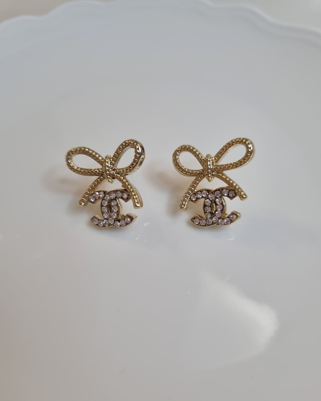 샤넬 업사이클링 금장 리본 귀걸이 상품이미지3