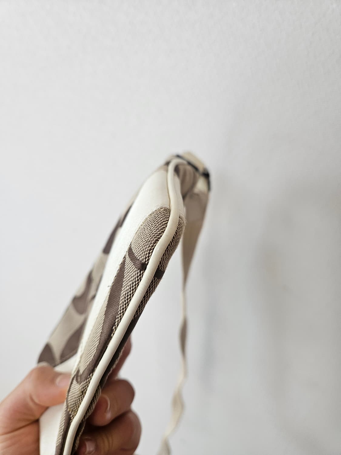 [새상품급][구매가 25만][단돈 2만원] 코치 시그니처 크로스백 브라운 상품이미지3