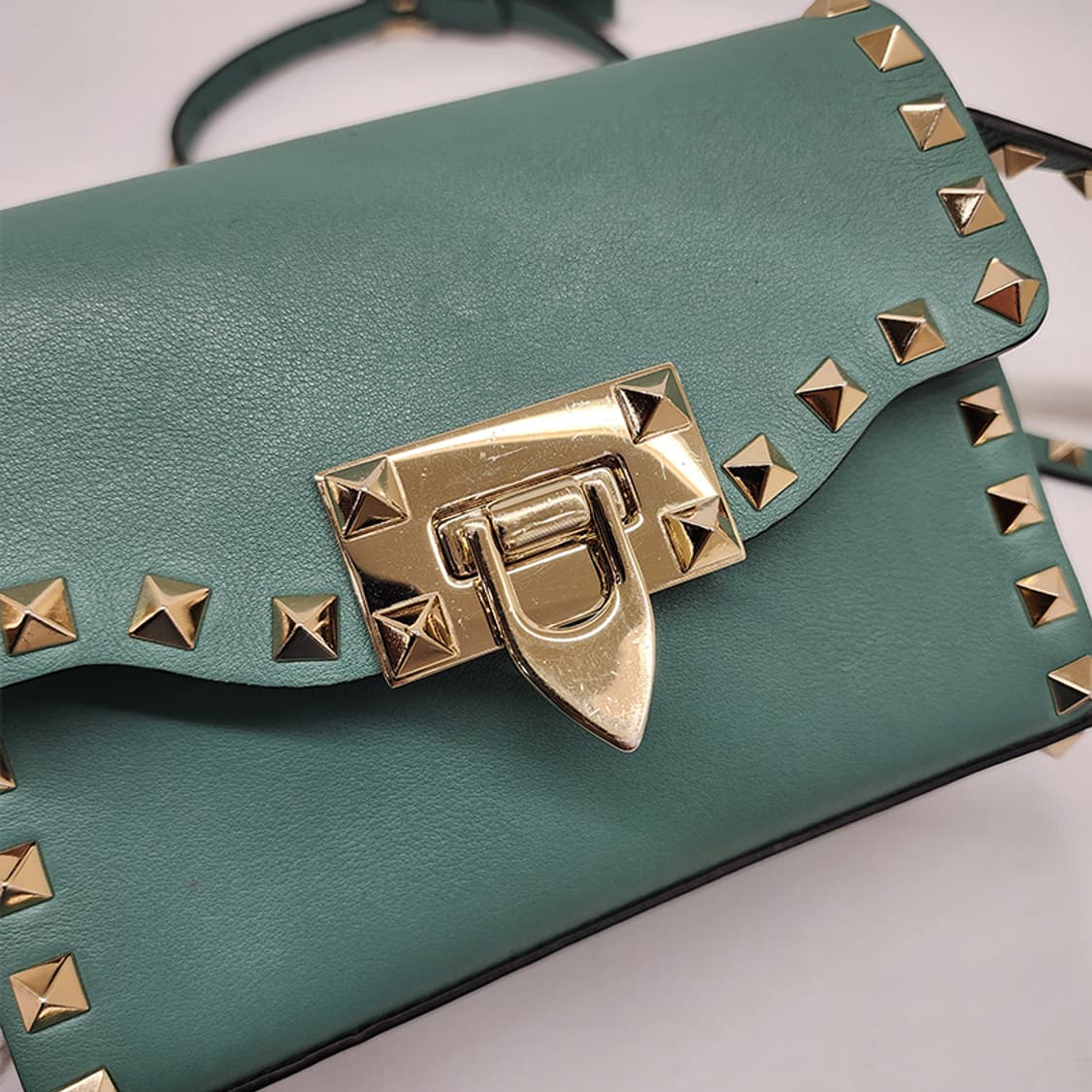 발렌티노 락스터드 미니 크로스바디백 민트 상품이미지6