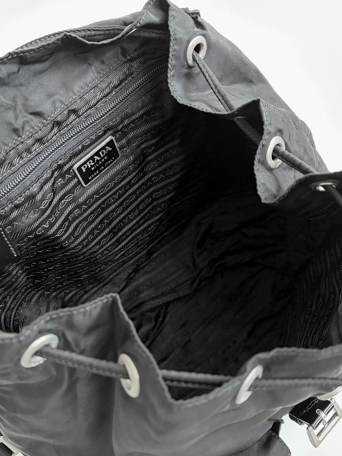 프라다 포코노 백팩 미듐 판매합니다. 상품이미지6