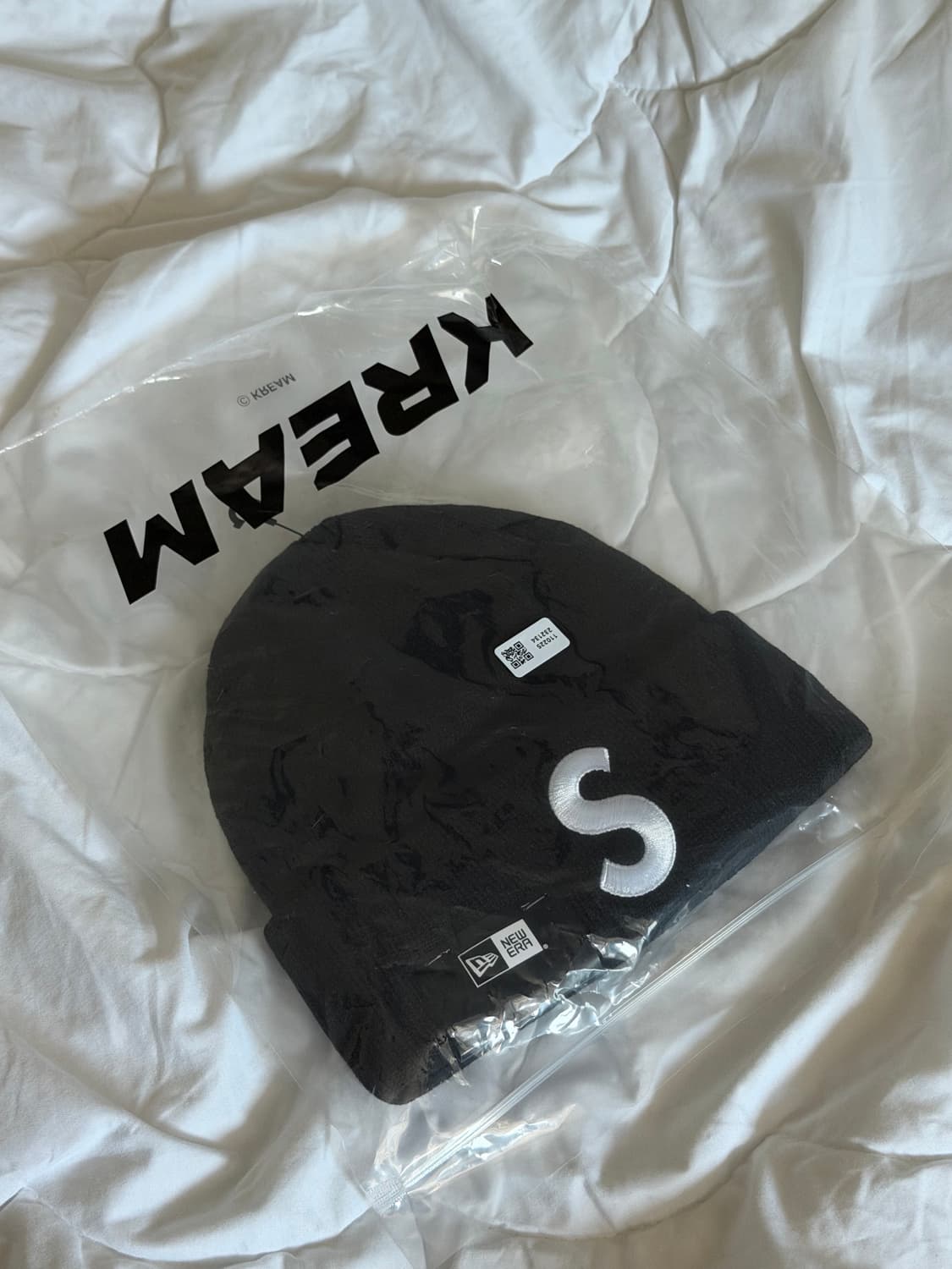 (미시착새상품) 24fw 슈프림 뉴에라 S로고 비니 블랙 상품이미지1