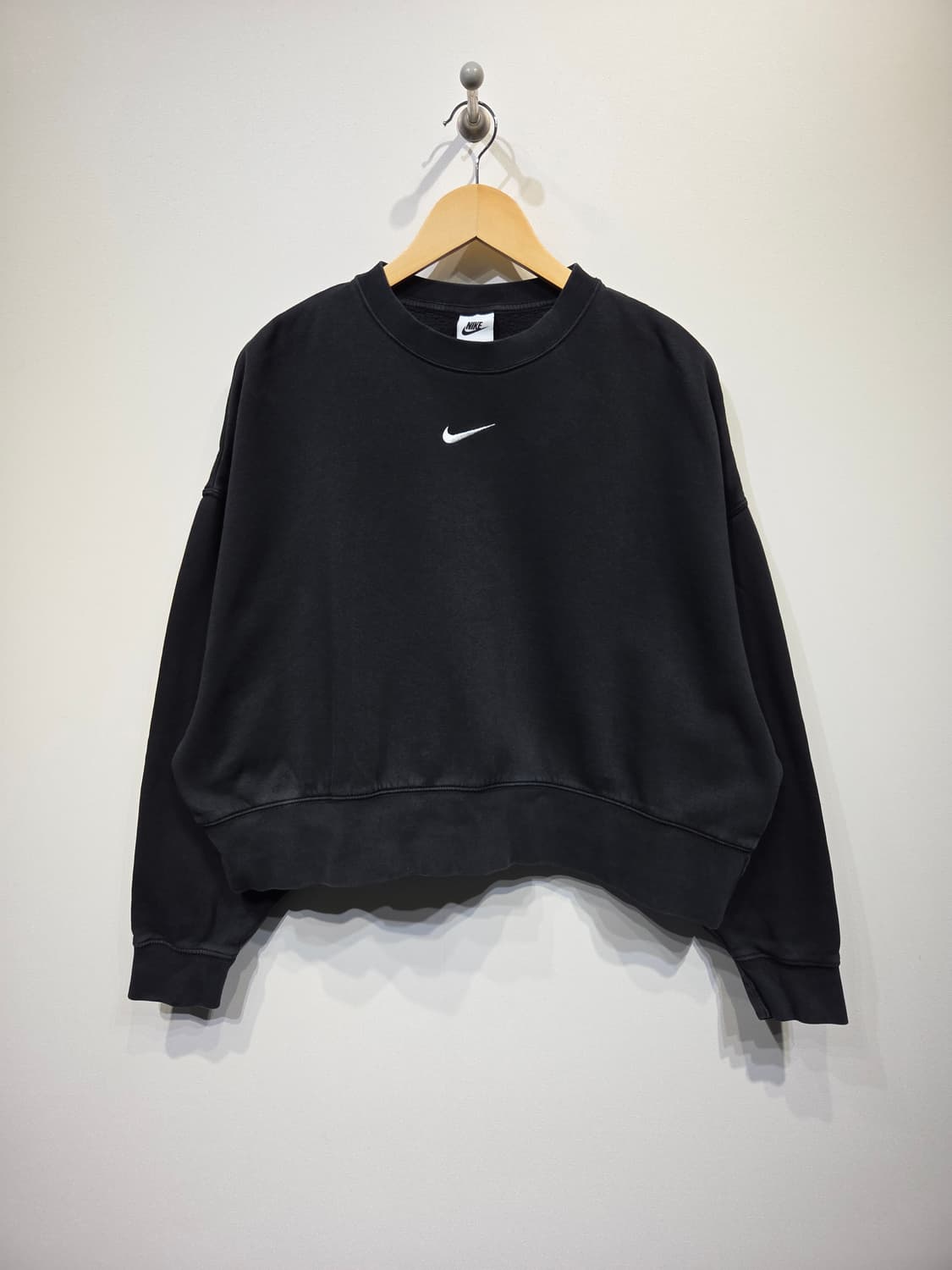 나이키 에센셜 오버사이즈 크롭 맨투맨 상품이미지2