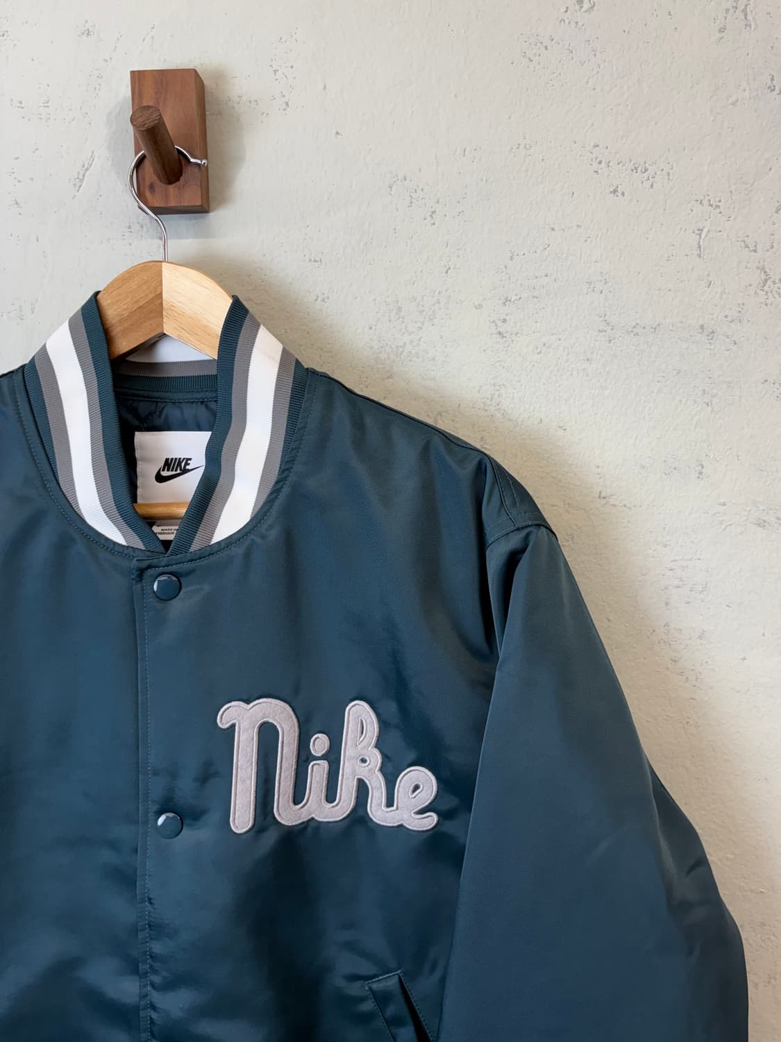 나이키 사틴 루즈핏 빅로고 바시티 자켓 상품이미지4