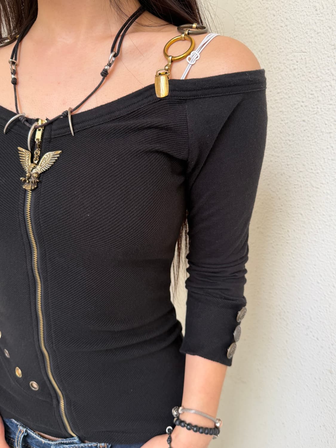 D.I.A. Back Cross Ring Off-Shoulder Zip 상품이미지3