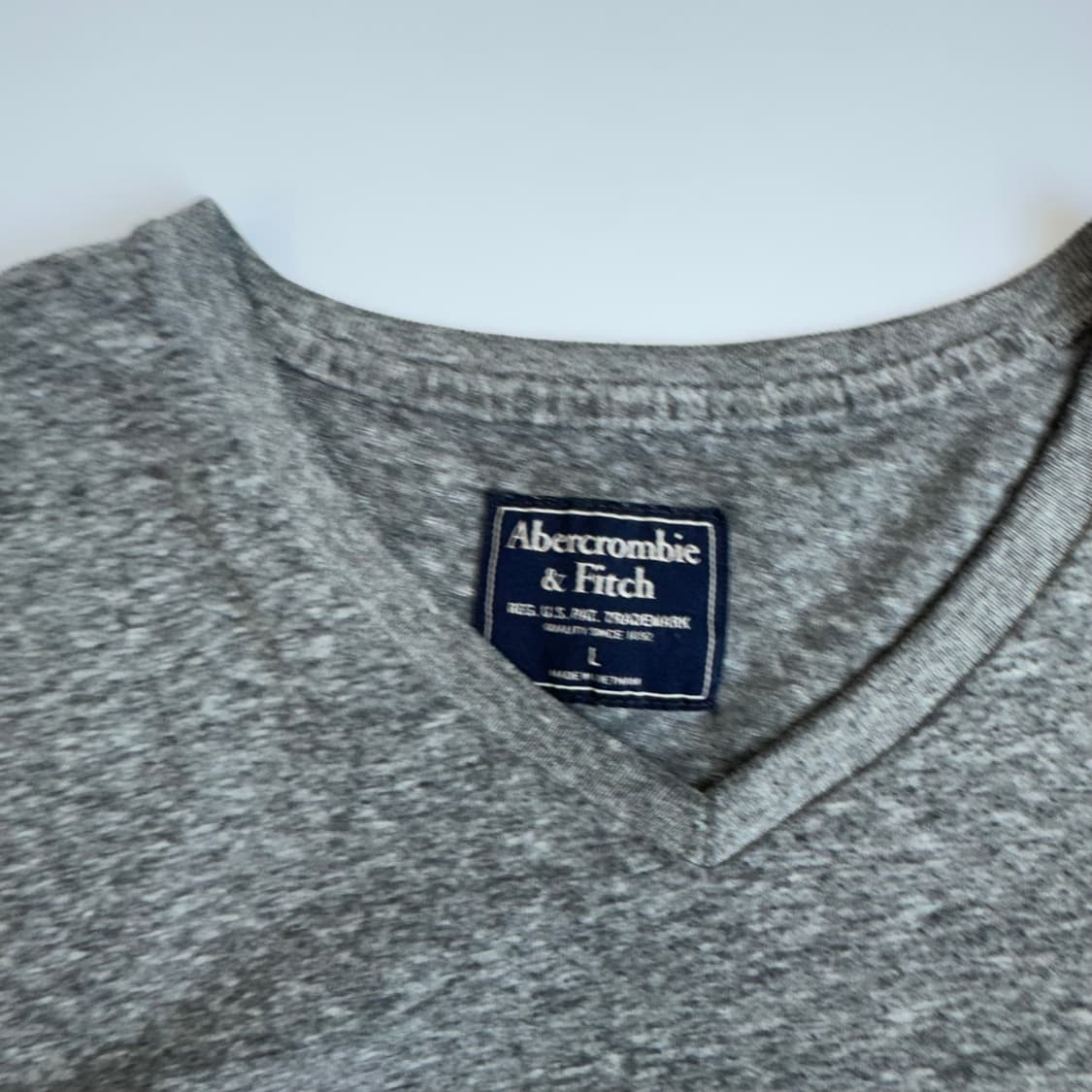 Abercrombie 아베크롬비 스몰로고 그레이 브이넥 반팔티 상품이미지5