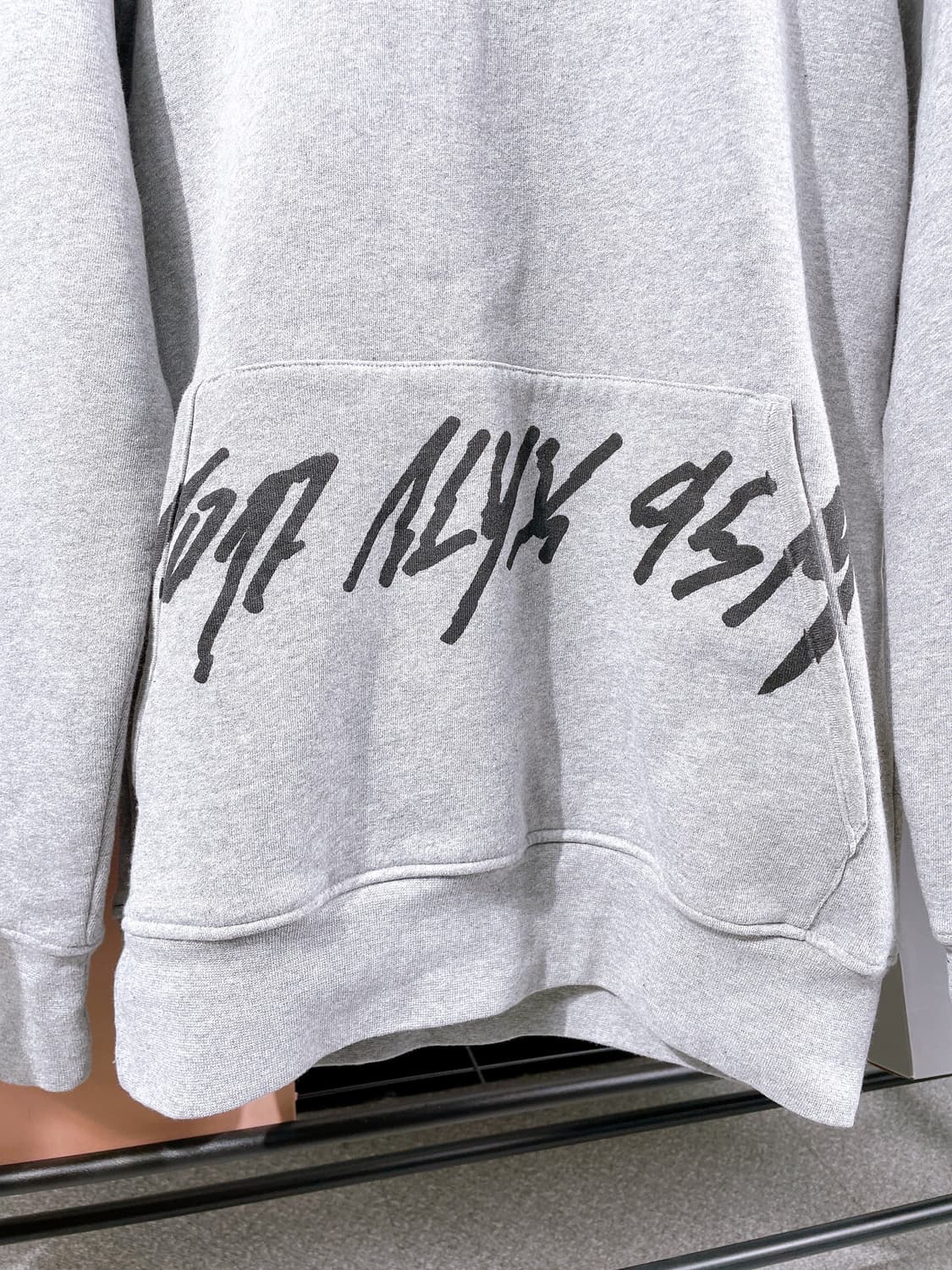 (정품/새상품) 알릭스 공용 그레이 레터링 로고 프린트 기모 후드 상품이미지2