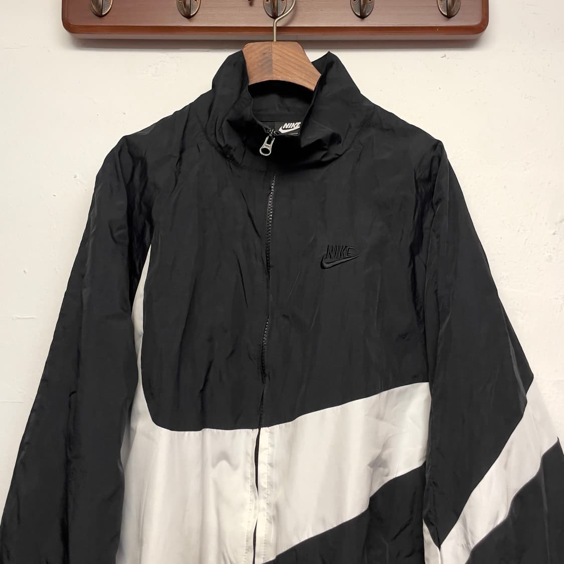 나이키 빅 스우시 나일론 블랙 자켓 상품이미지3