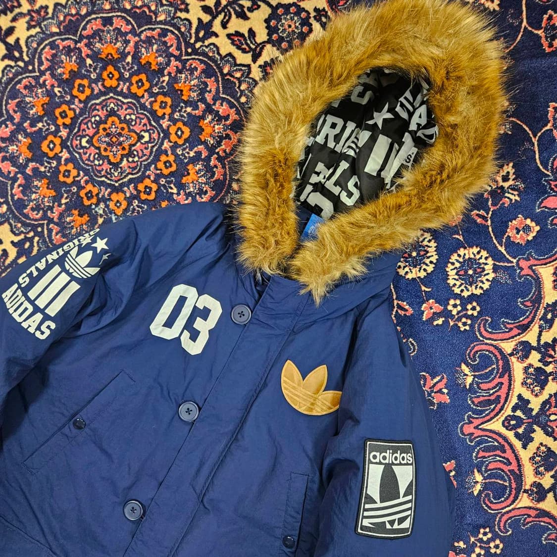 아디다스(Adidas) 오리지널 불꽃 패치 덕다운 패딩 상품이미지2