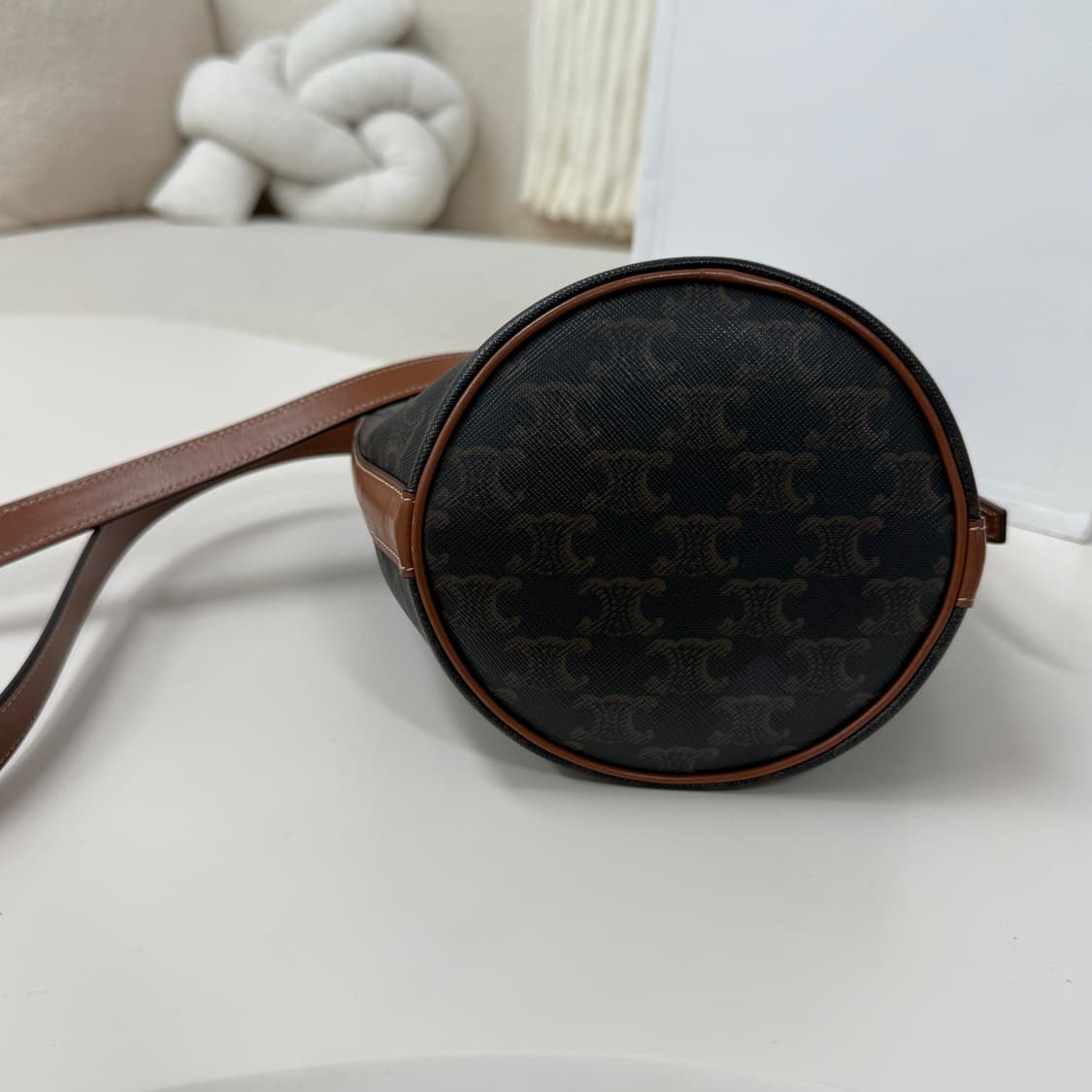 (당일출고) 셀린느 트리오페 스몰 드로스트링 버킷백 상품이미지5