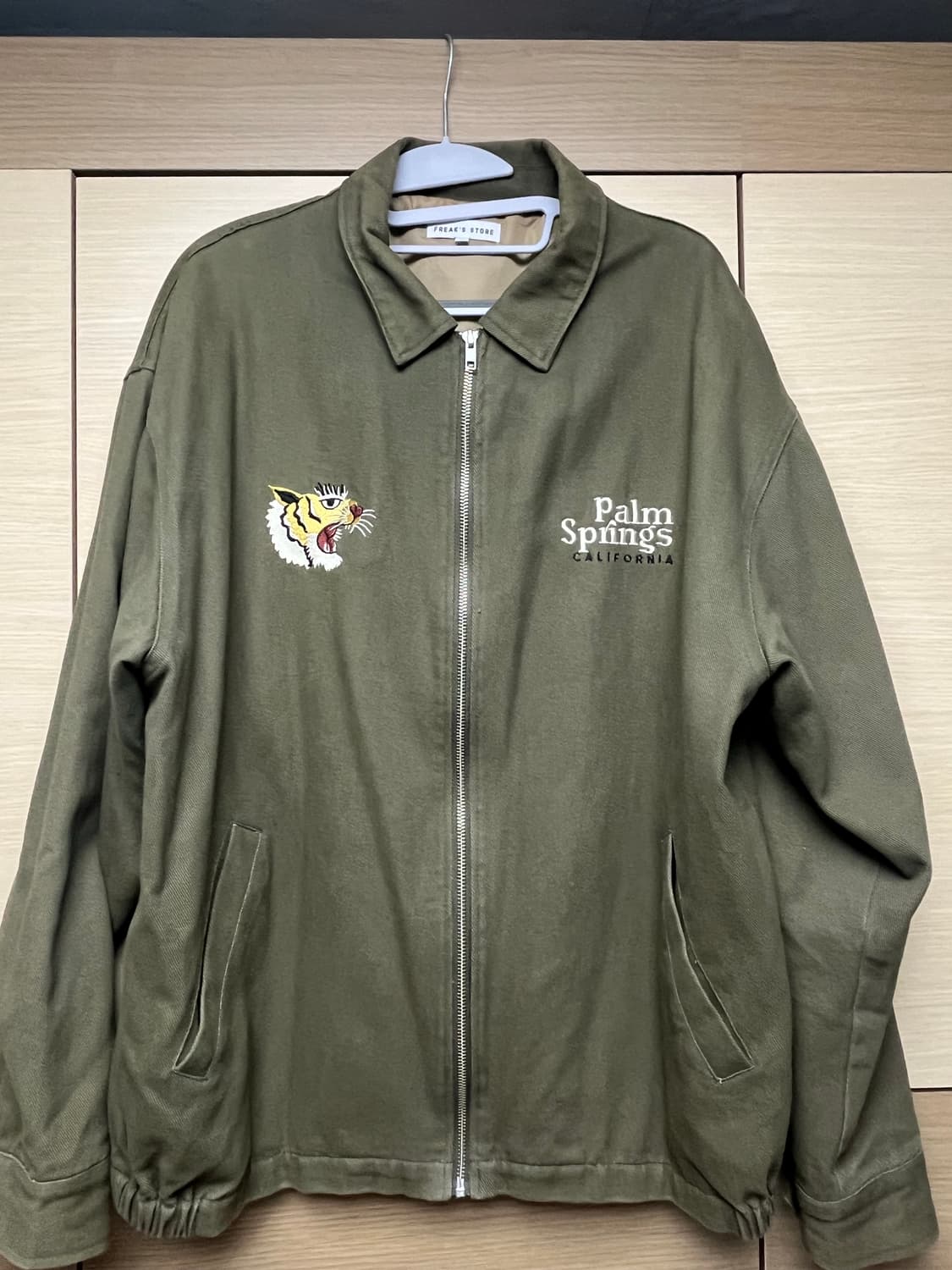 프릭스 스토어 봄버 자켓 상품이미지1