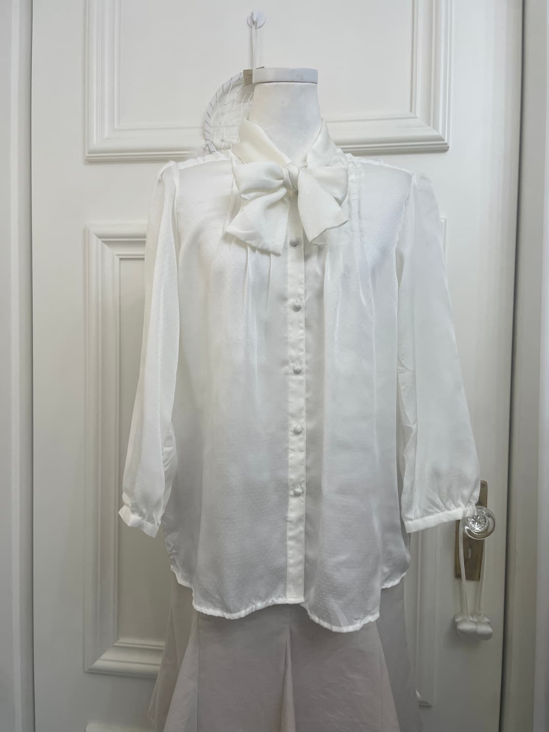 ivory bow point dot lovely blouse 상품이미지5