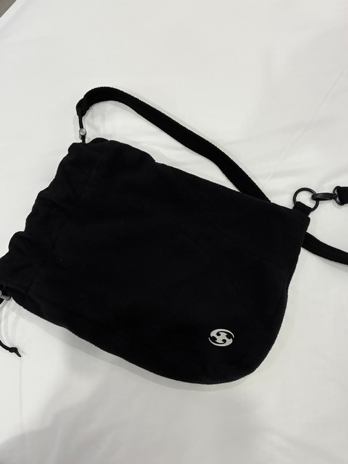 산산기어 플리스 크로스백 블랙 상품이미지2