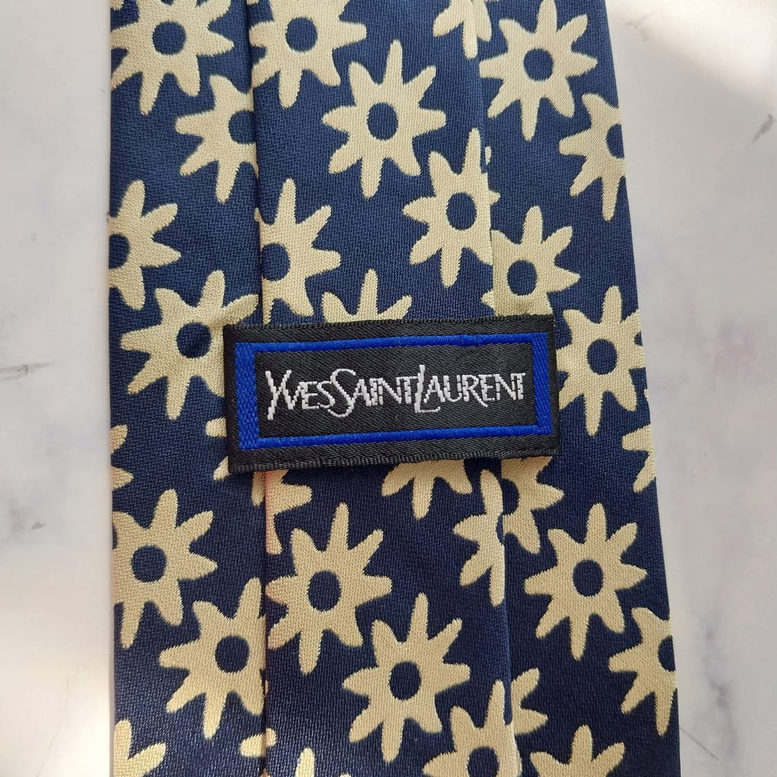 입생로랑 실크 네이비 플라워 패턴 넥타이 9.5cm A등급 K2411
 상품이미지7