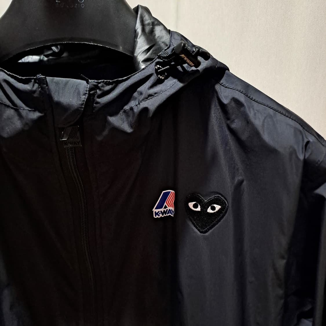 (택포) 꼼데가르송 케이웨이 블랙패치 바람막이 110 B548 상품이미지3