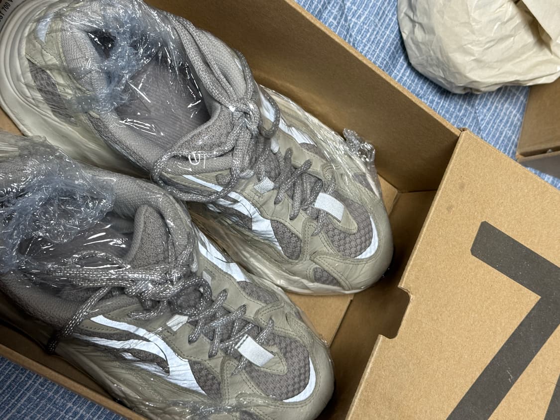 이지 부스트 700 스태틱 270 상품이미지1