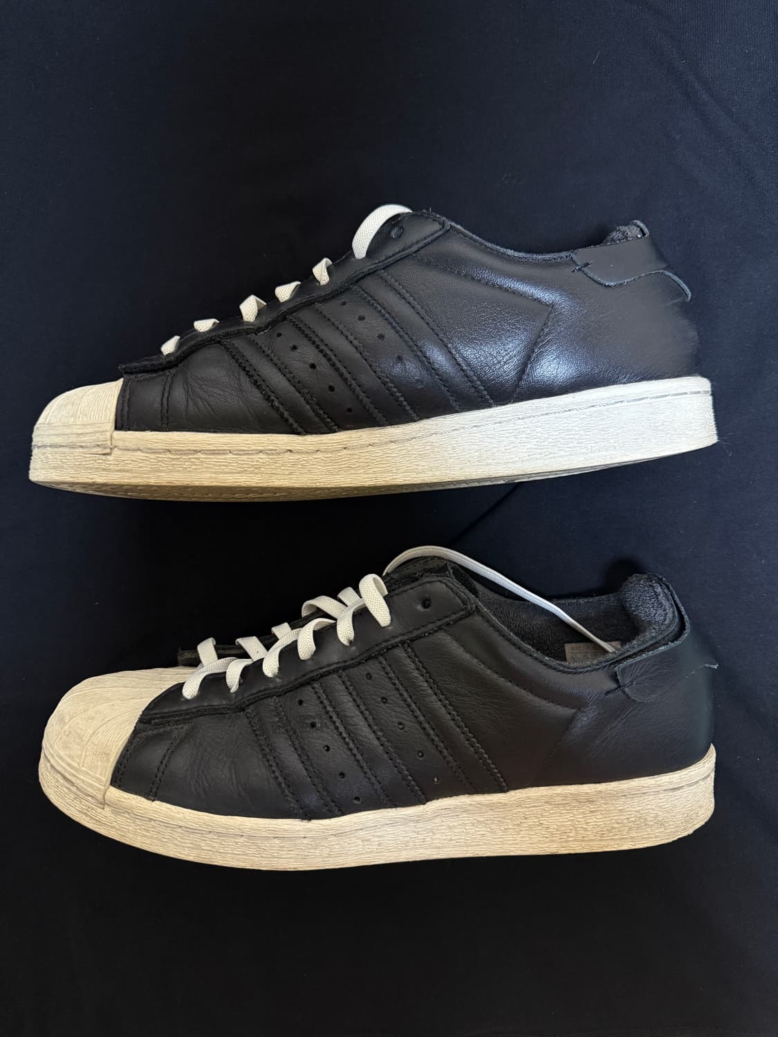 아디다스 슈퍼스타 82 코어 블랙 오프 화이트 상품이미지4