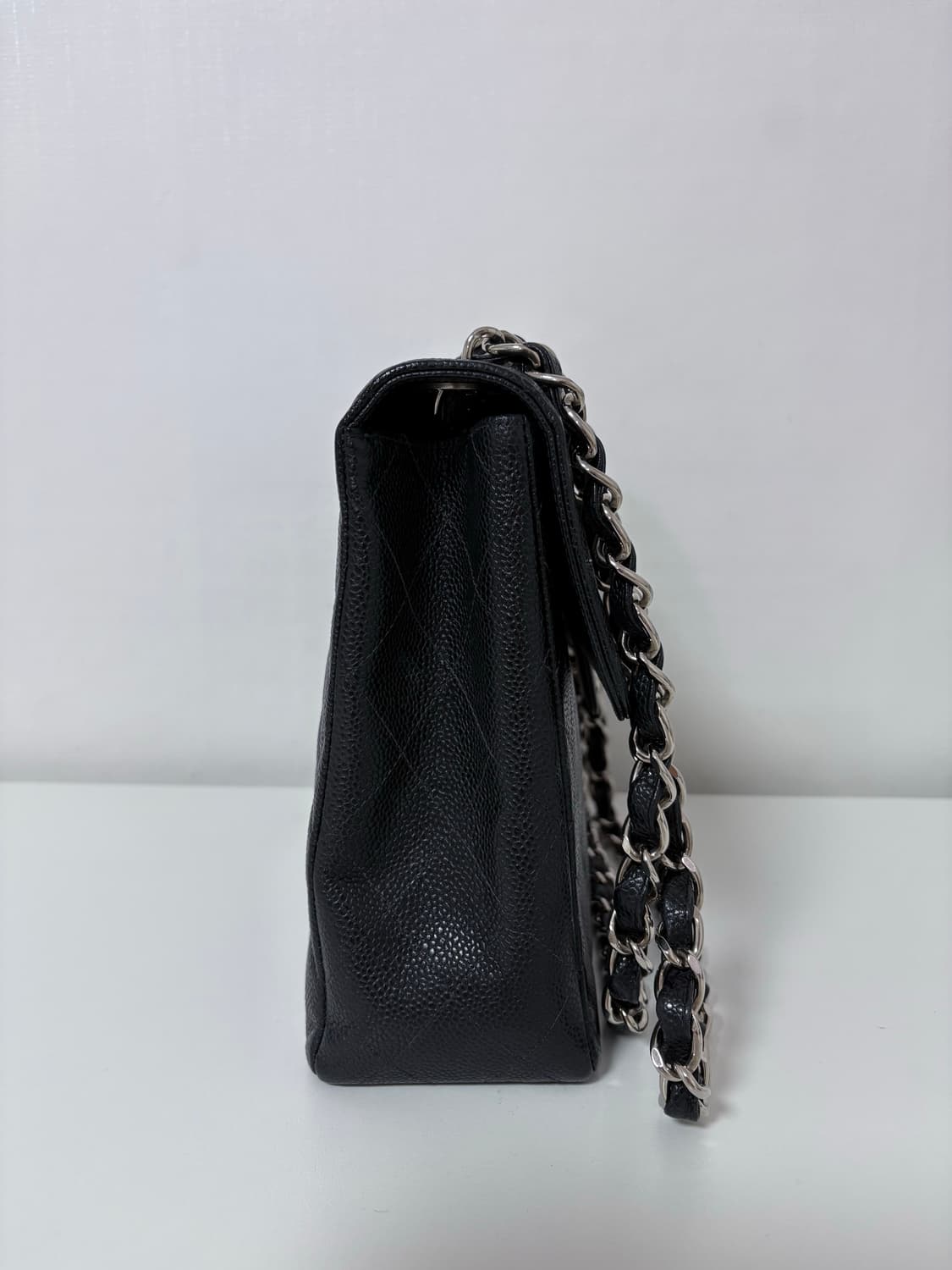 샤넬 클래식 캐비어 점보 숄더백 상품이미지3