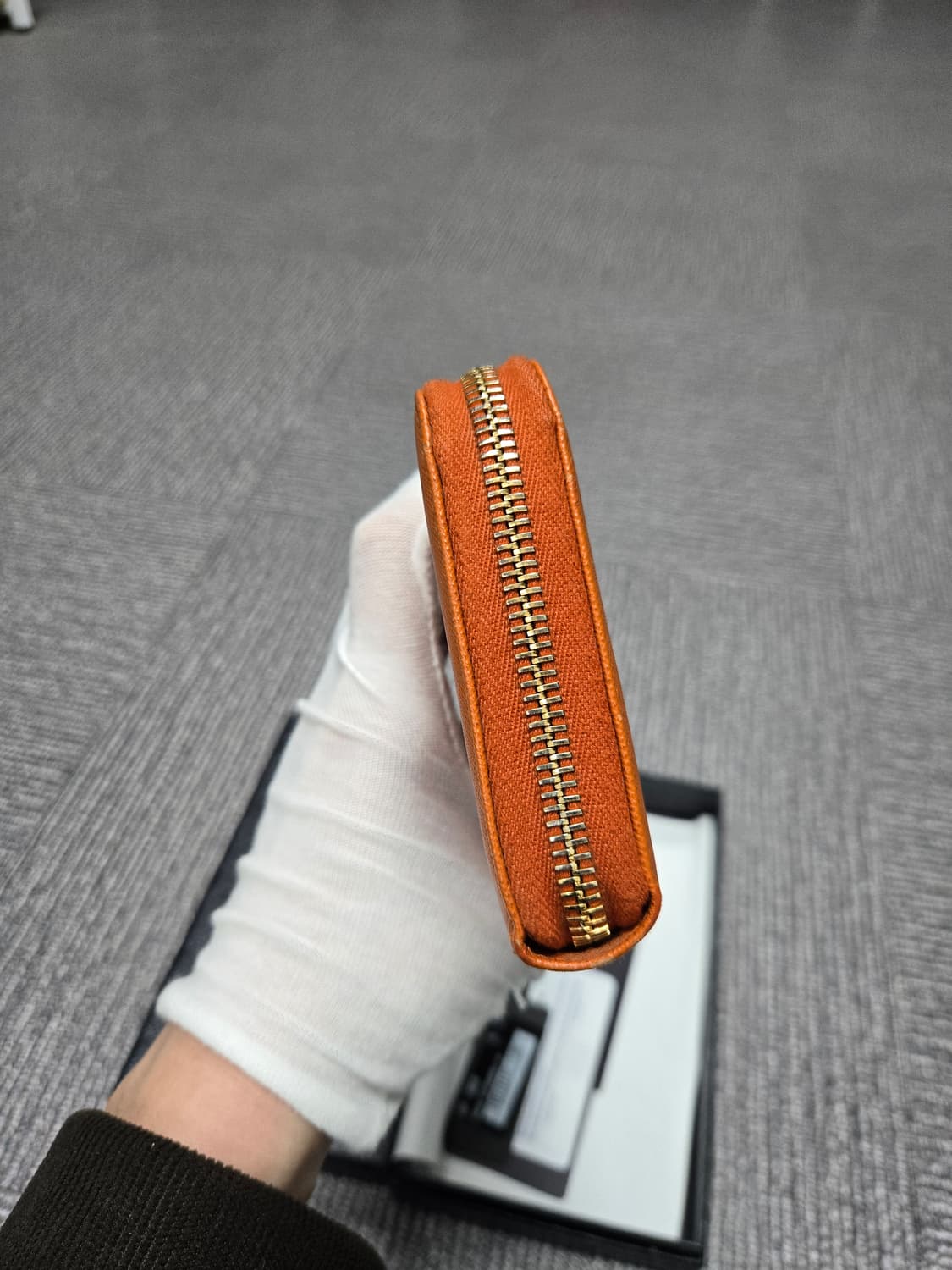 [특가][정품] 프라다 지퍼돌이 장지갑 상품이미지4