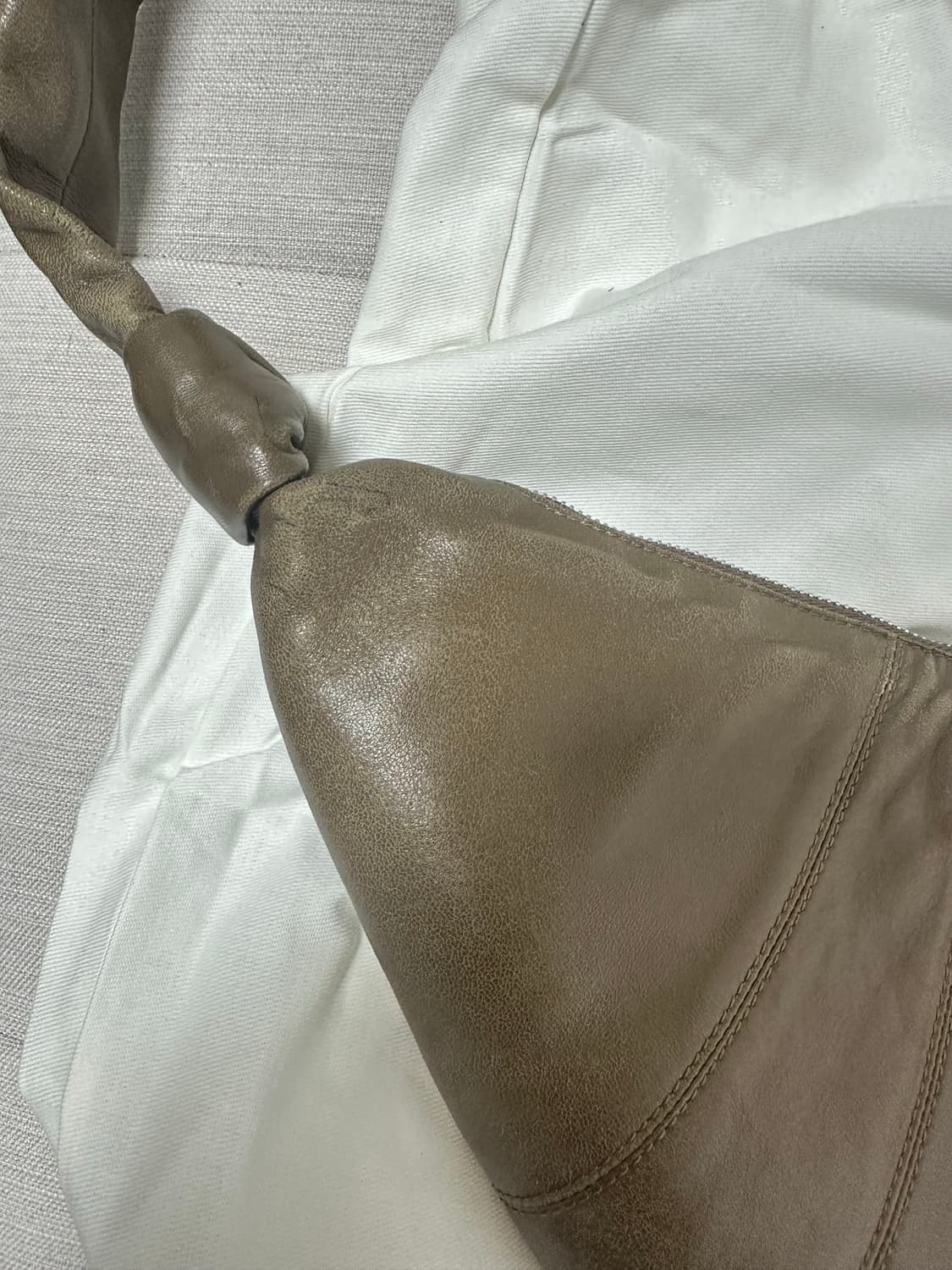 르메르 크루아상 미디움 사이즈 팔아요 상품이미지2