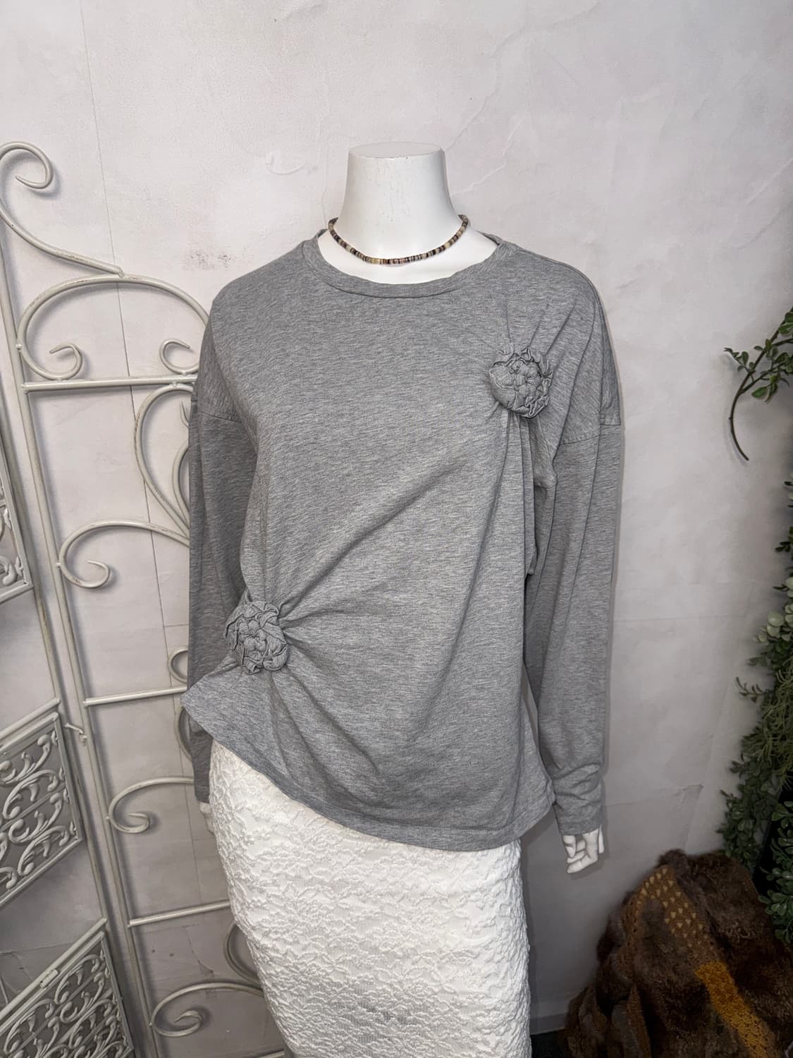 & Other Stories floral appliqué top grey 상품이미지2