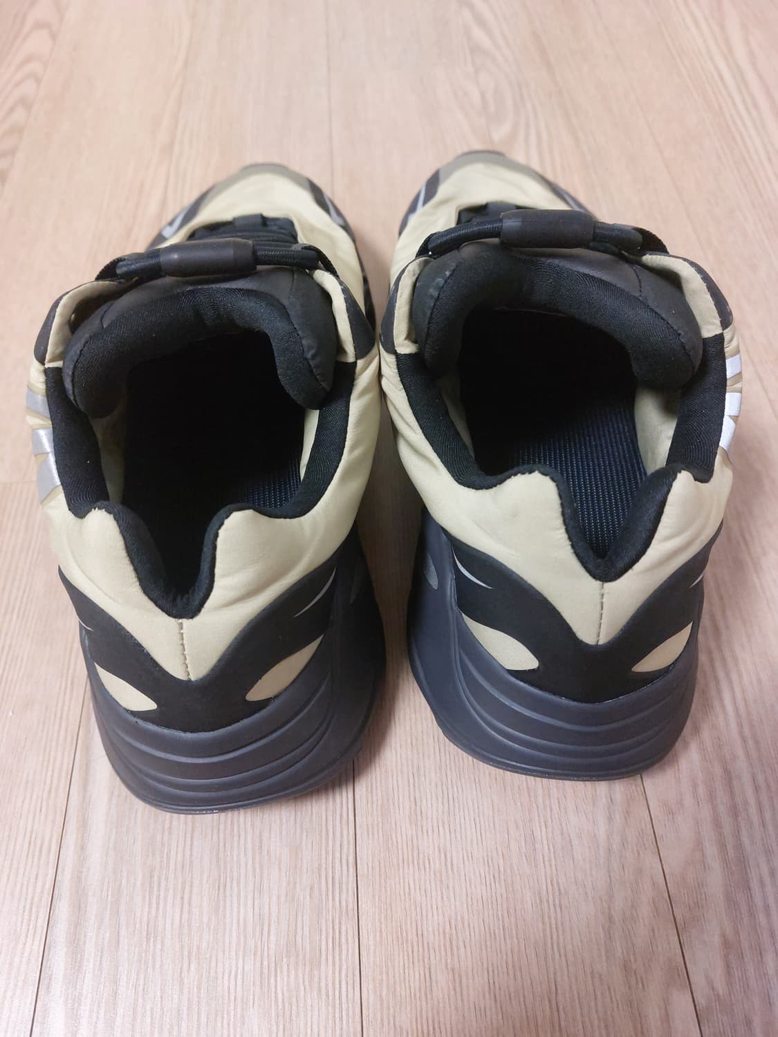 280)아디다스 이지 부스트 700 MNVN 레진 상품이미지5