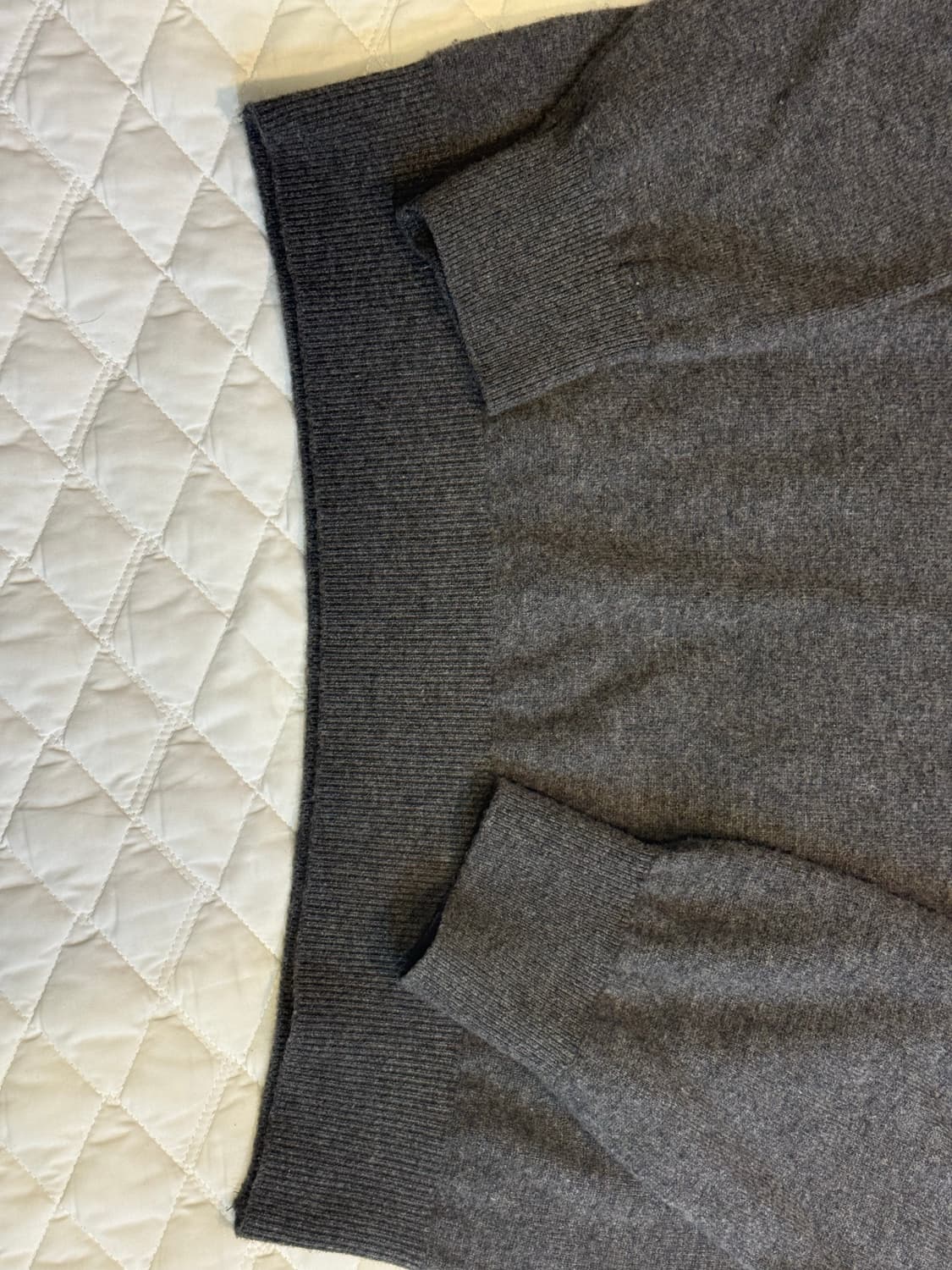 [6] 25FW 브라운야드 브이넥 니트 챠콜 상품이미지3