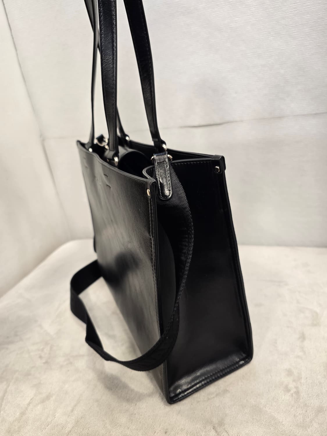 거의새거) 질바이질스튜어트 케미백 블랙 미디움 숄더백 크로스백 상품이미지7